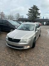 Skoda Superb Combi Ambition 2,0 TDI - Skoda Superb mit Diesel-Antrieb: Beige, Kombi