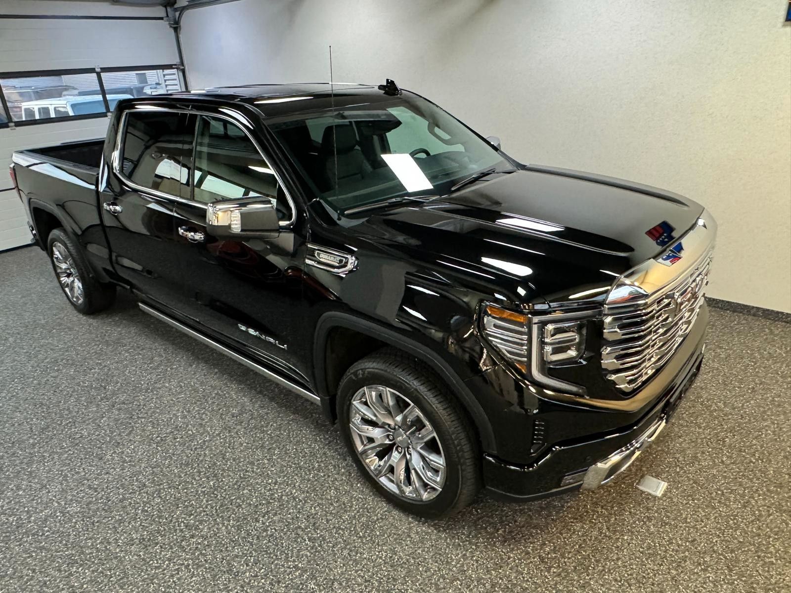 Fahrzeugabbildung GMC SIERRA DENALI 2026 - 4x4-LONG BOX 6.4"