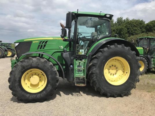 John Deere 6215R