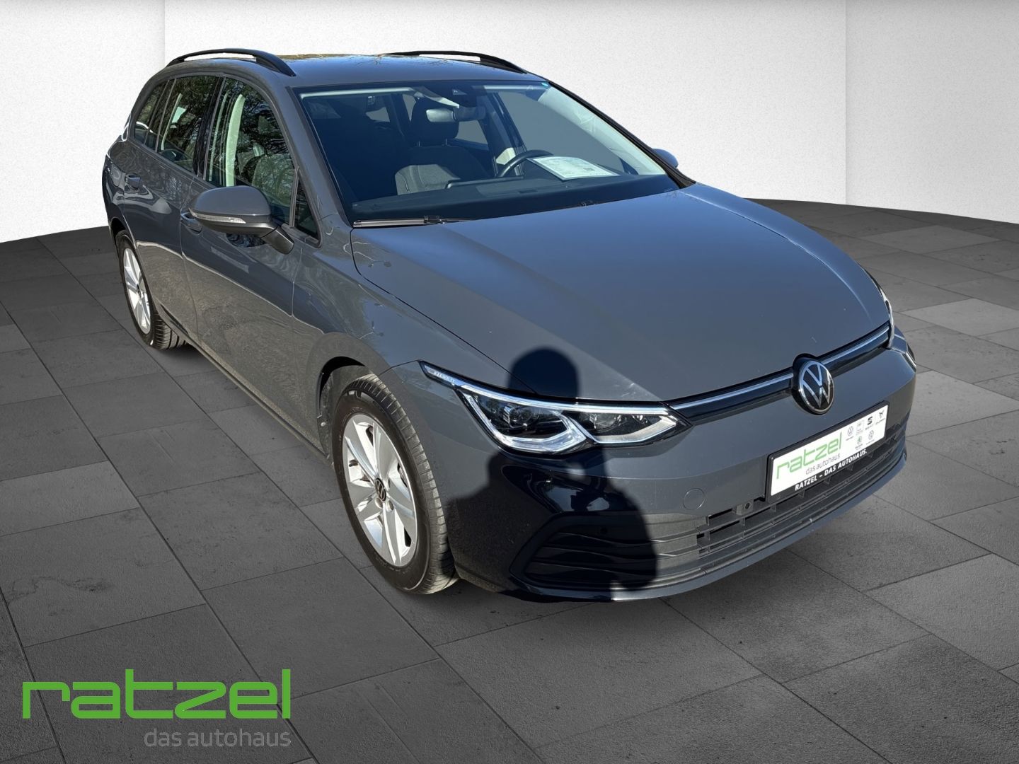 Fahrzeugabbildung Volkswagen Golf Variant Life 1.0 eTSI DSG Navi LED Matrix K