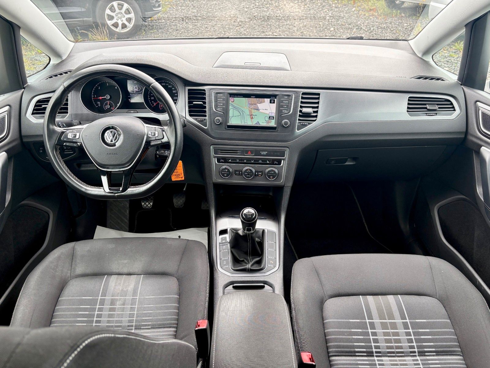 Fahrzeugabbildung Volkswagen Golf Sportsvan VII 1.6 TDI Lounge Navi PDC SHZ