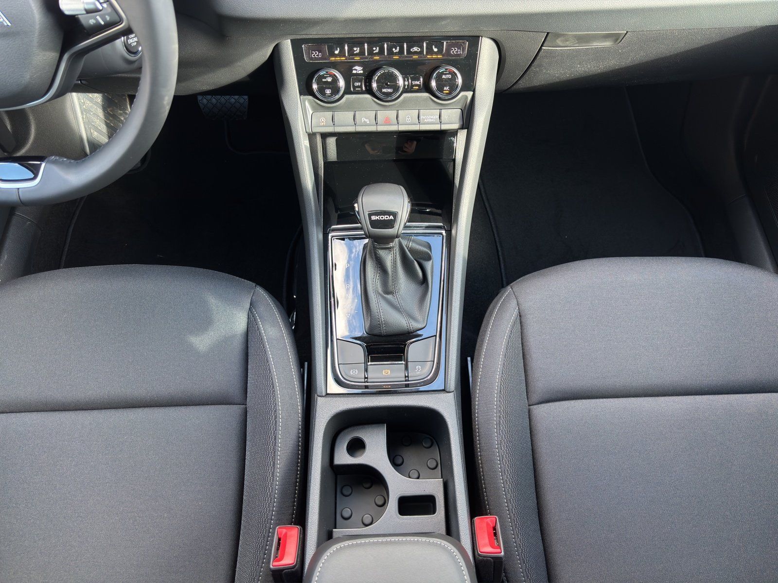 Fahrzeugabbildung SKODA Karoq Balance 1,5 TSI 110 kW DSG AHK/MATRIX/LED