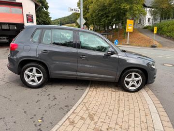 Volkswagen Tiguan - 4
