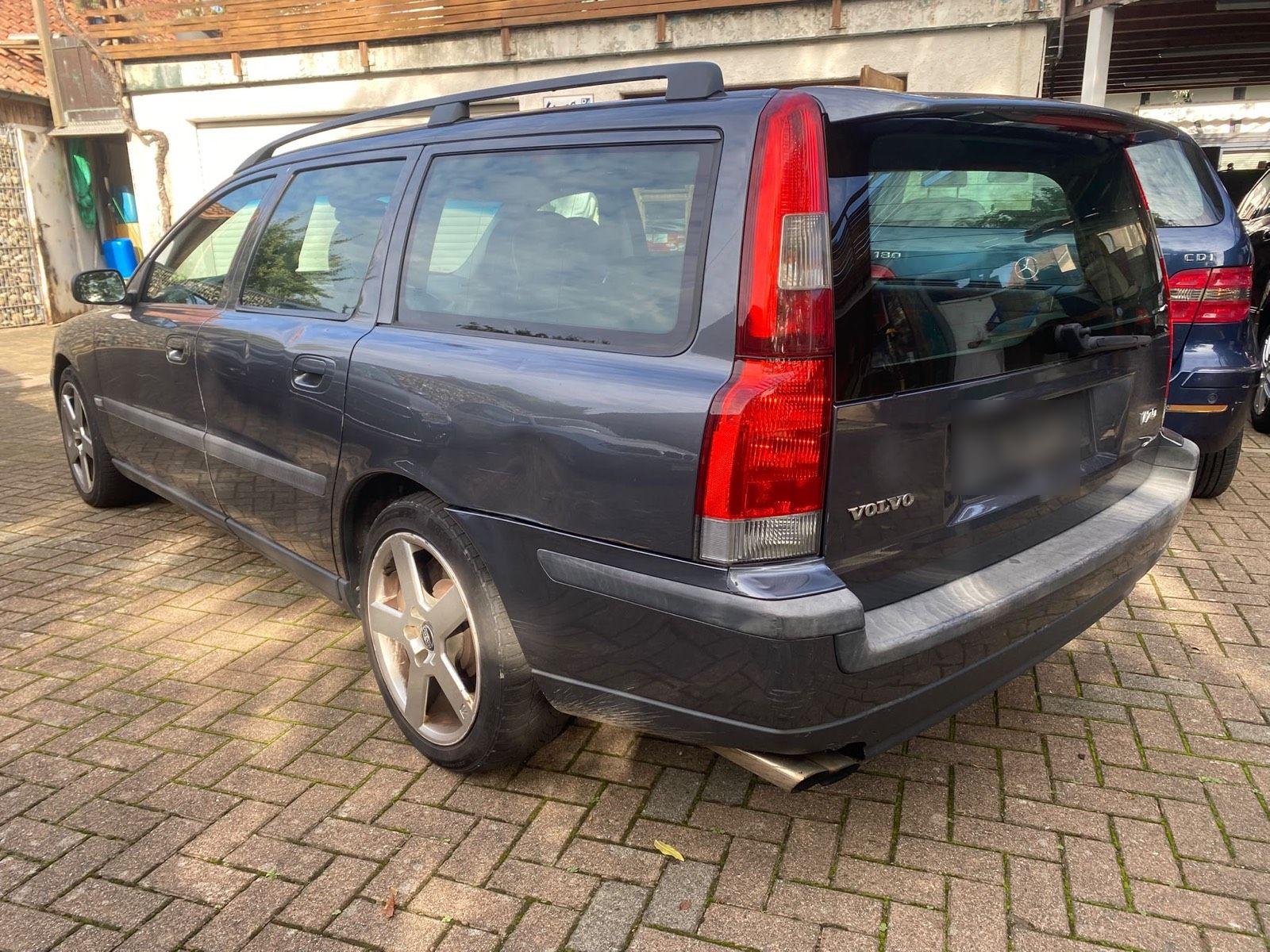 Volvo V70 2004 — engine 300 HP (221kW)