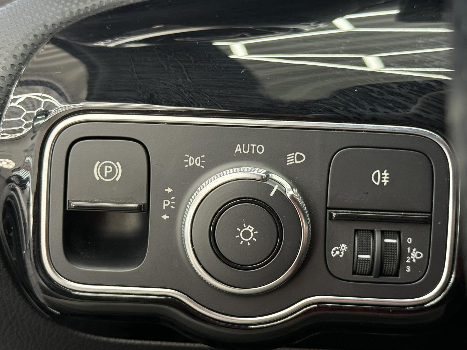 Mercedes-Benz A-Class AMG Line, Leder Alcantara, MB Service Neu!, миниатюра 18