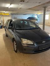 Ford Focus 1,6*Klima*1.Hand*TÜV 12/25 - Ford Focus aus 2006: Kombi