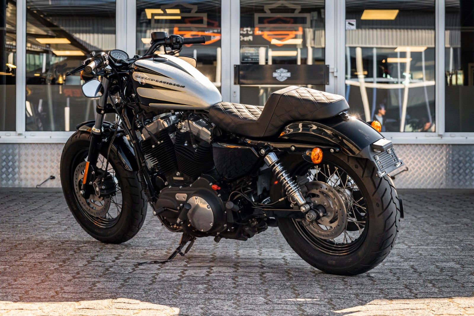 Fahrzeugabbildung Harley-Davidson XL1200X SPORTSTER FORTY-EIGHT - Remus -