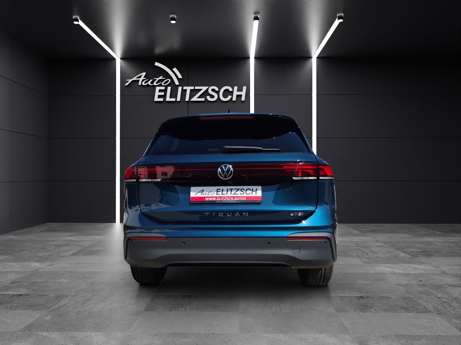 Fahrzeugabbildung Volkswagen Tiguan eTSI Life DSG LED AHK Navi AID ACC RFK SH