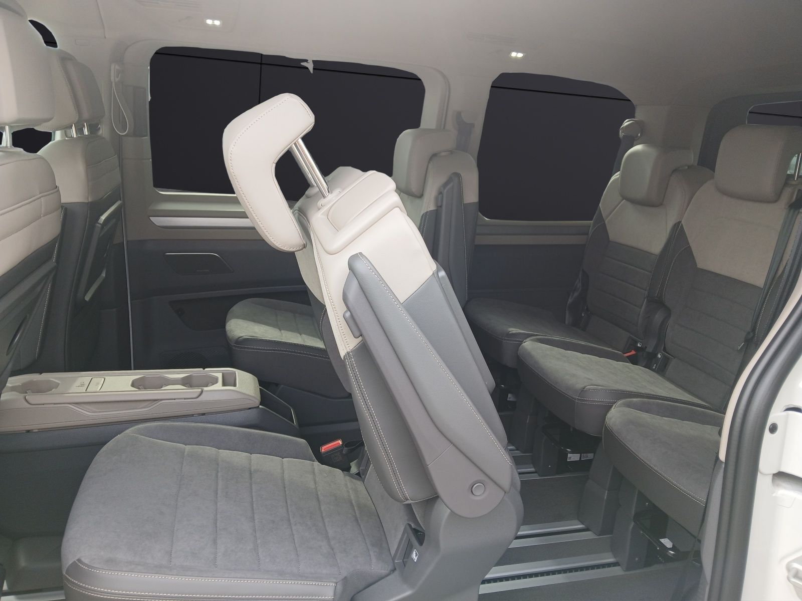 Fahrzeugabbildung Volkswagen T7 Multivan TSI Edition 7- DSG AHK NAVI IQ.LIGHT