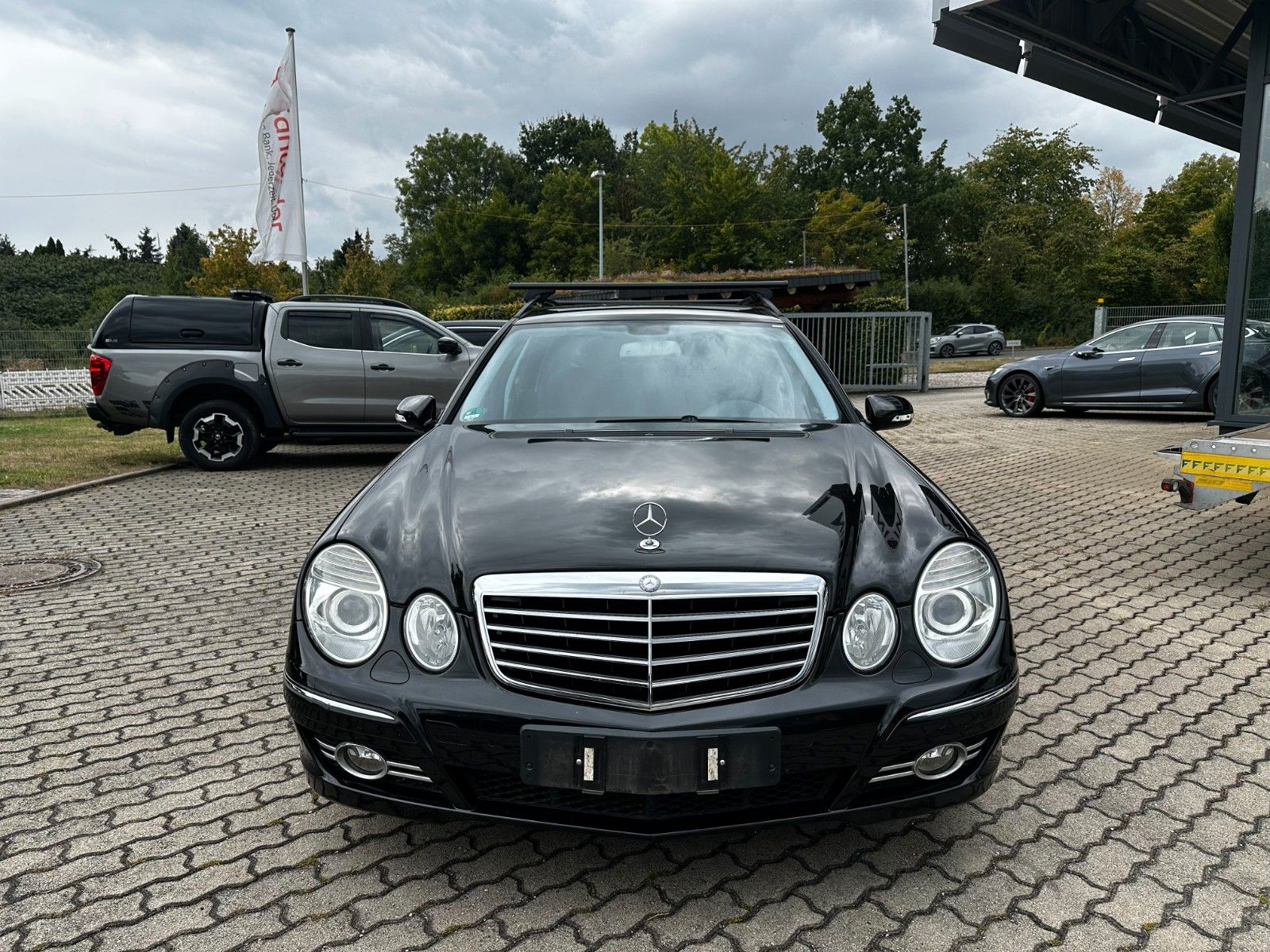 Fahrzeugabbildung Mercedes-Benz T-Modell E 230 Autom. / Navi / Luftfahrwerk