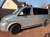 Volkswagen VW T5 Caravelle - gebrauchte VW T5 Caravelle aus dem Jahr 2005