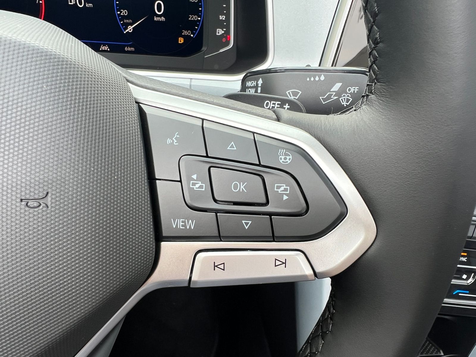 Fahrzeugabbildung Volkswagen T-Roc Cabriolet  ENERGY 1.5 TSI DSG *AHK, Navi,