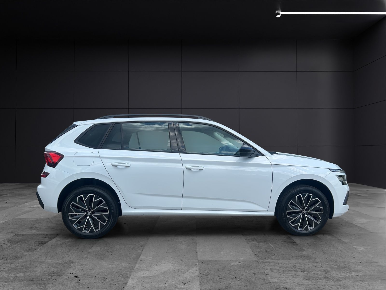 Fahrzeugabbildung SKODA Kamiq 1.0 DSG Selection AHK MATRIX