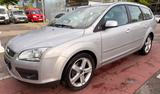 Ford Focus Turnier Ghia*KLIMAAUTOMATIK* - Ford Focus aus 2005: Turnier