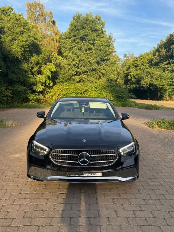 Image of Mercedes-Benz E 300