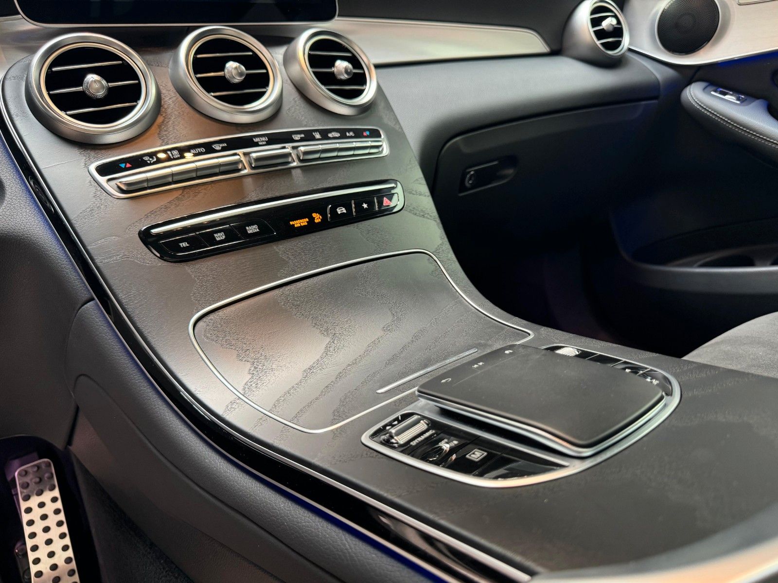 Fahrzeugabbildung Mercedes-Benz GLC 300de 4Matic AMG-Line*Pano*360°*LED*Virtual*