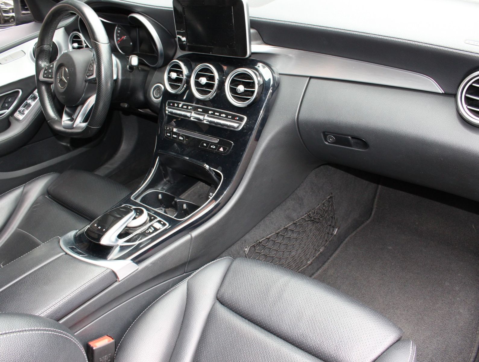 Fahrzeugabbildung Mercedes-Benz C 200 d T AMG Line Distronic+LED+Navi+Totwinkel