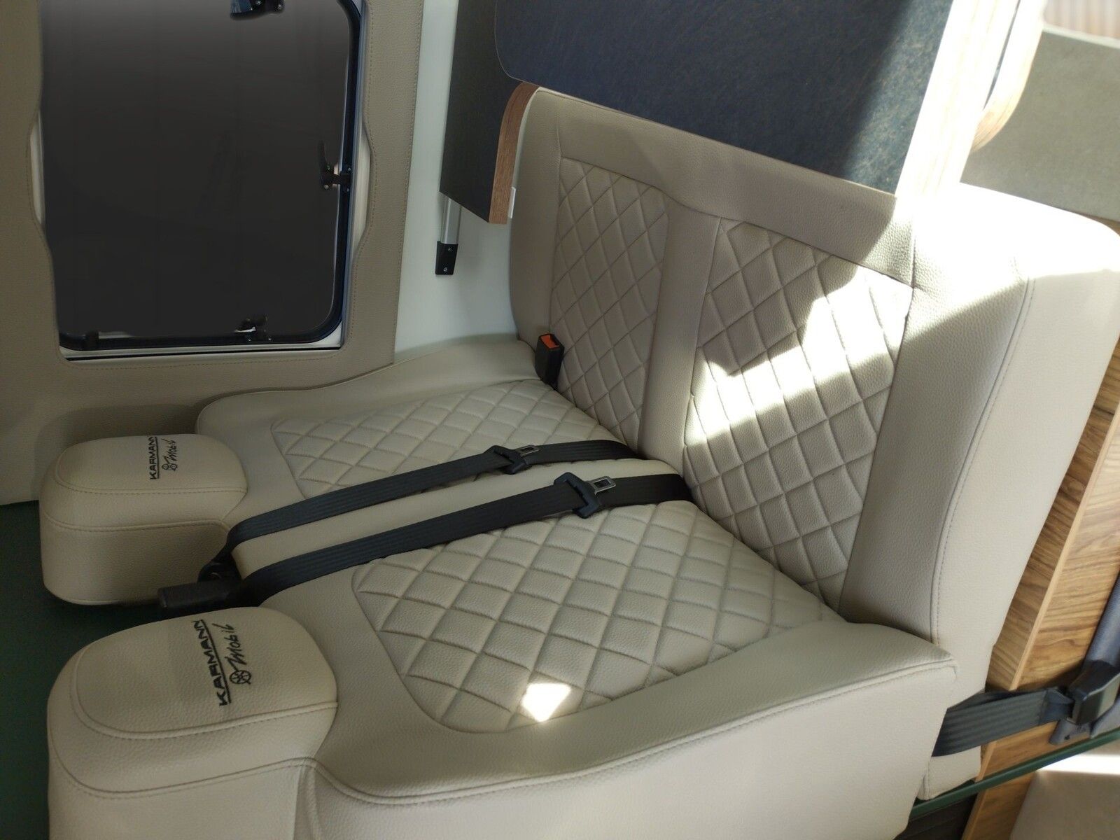 Fahrzeugabbildung Karmann Dexter 4x4 DE 560 AW Allrad 4x4, Rückfahrkamera