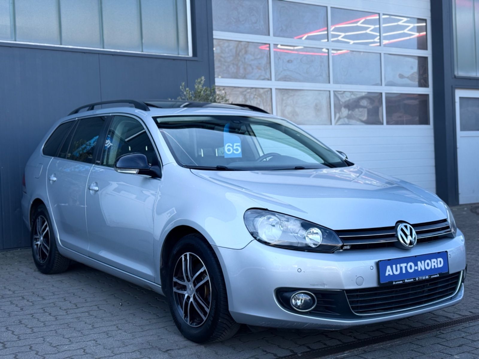 Volkswagen Golf - 1