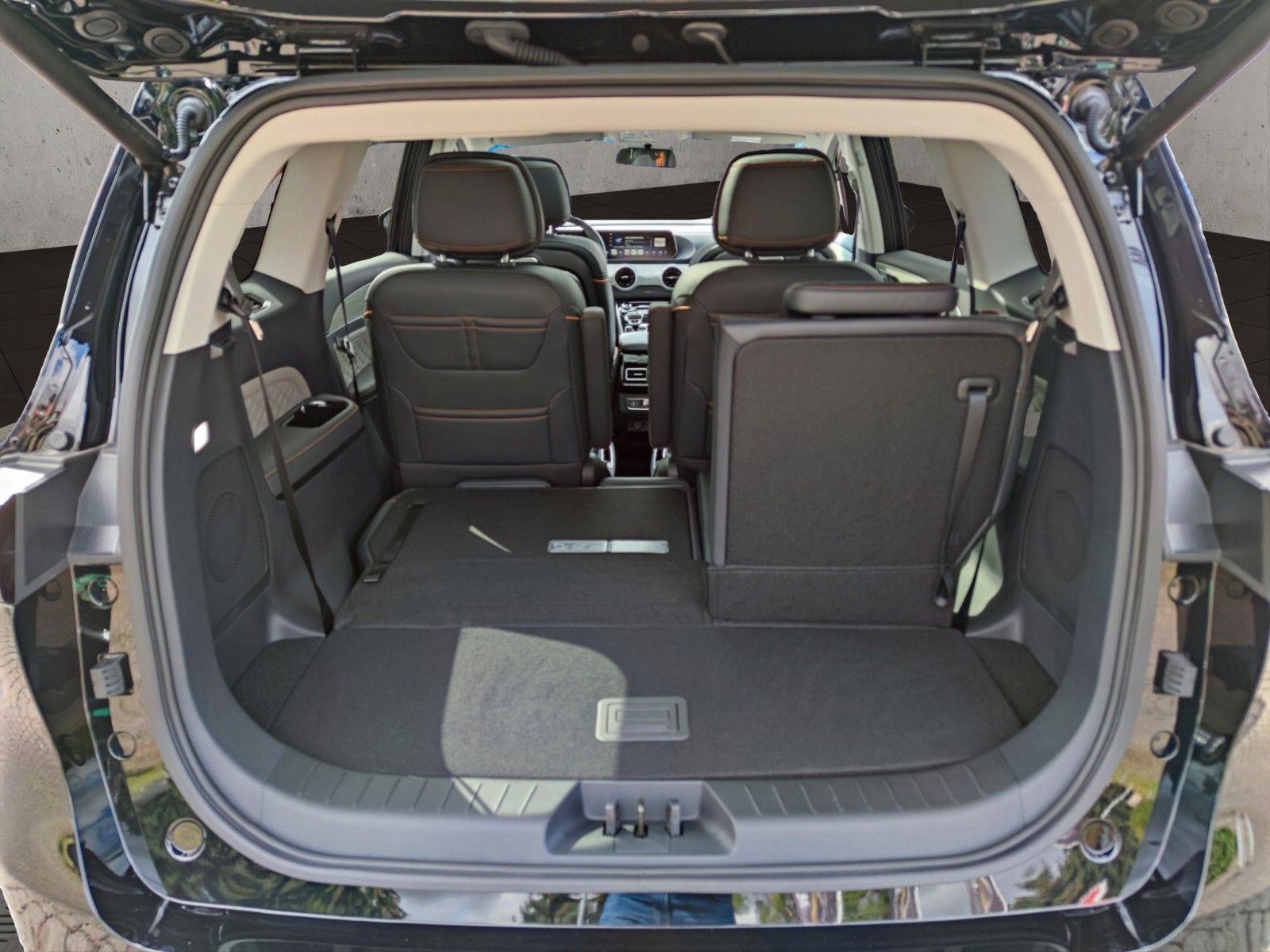 Fahrzeugabbildung DFSK Forthing 4 PHEV 7-Sitzer