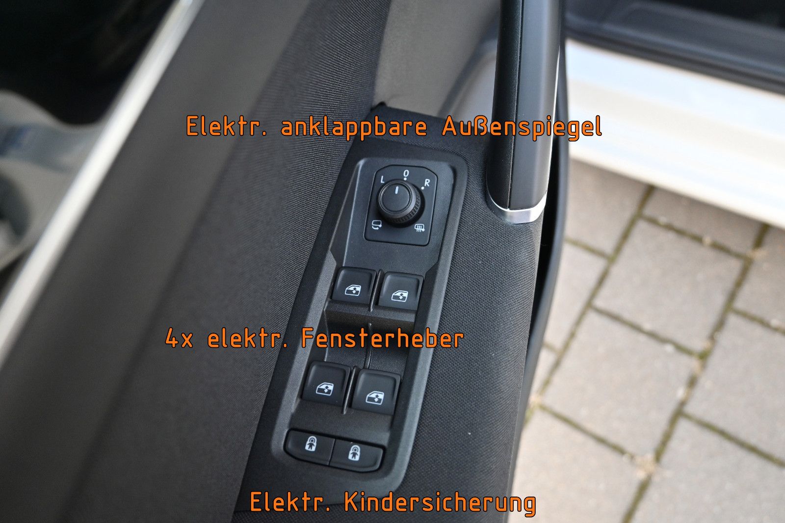 Fahrzeugabbildung Volkswagen Touran 2.0 TDI DSG °ACC°AHK°PANO°STANDHEIZ°7-SI°