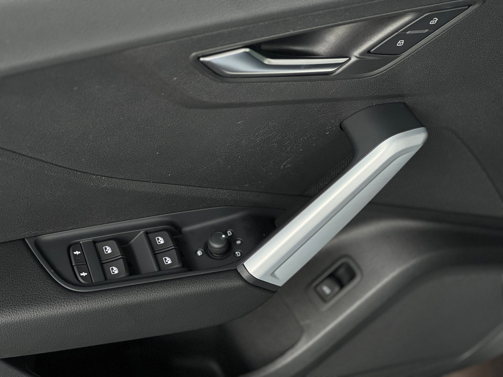 Fahrzeugabbildung Audi Q2 35 TFSI S-Tronic S Line PANO SHZ LED NAVI