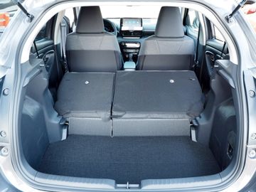 Bild 26 Toyota Yaris Hybrid Style,PDC v+h,Kamera,LED