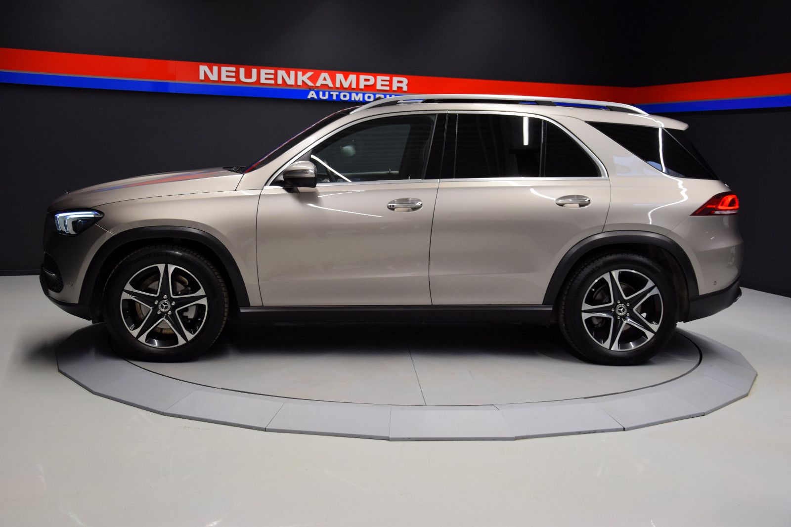 Fahrzeugabbildung Mercedes-Benz GLE 300d 4Matic Pano HuD Airmatic Burmes Standhz