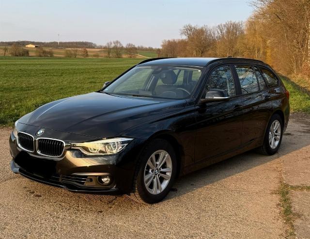BMW 320 i Touring  xDrive Advantage 8-fach bereift