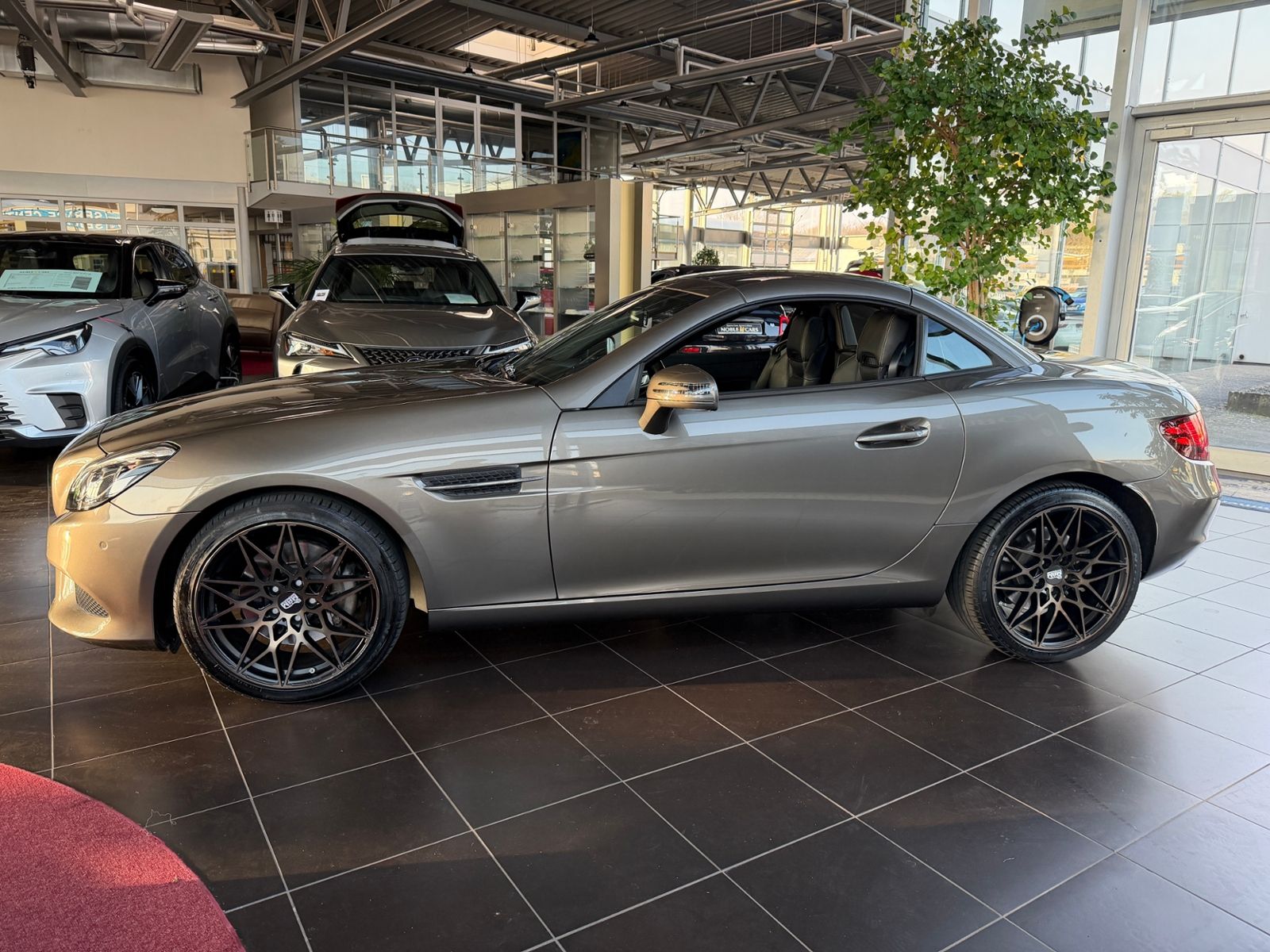 Fahrzeugabbildung Mercedes-Benz SLC 200 LED NAVI ALU