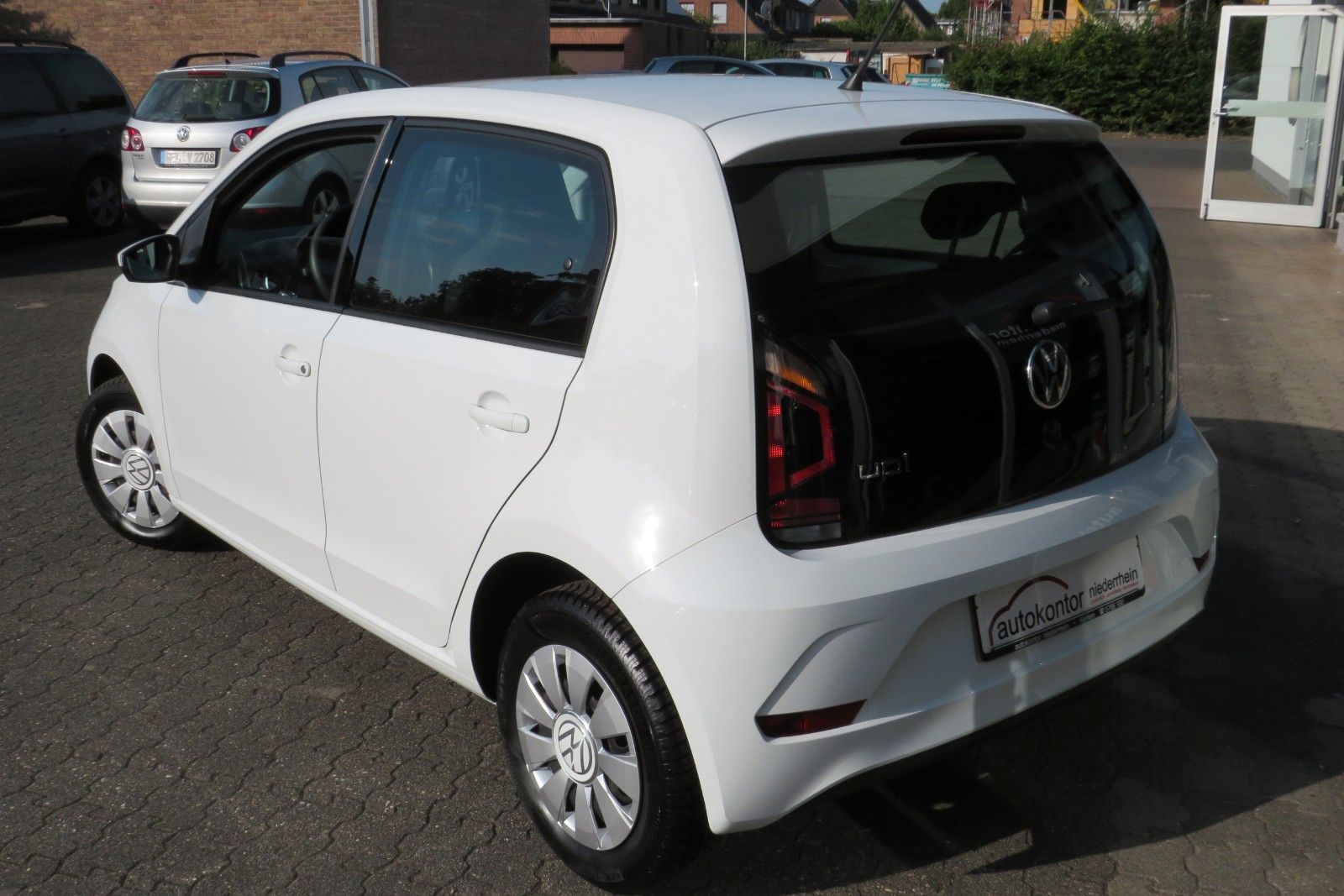 Fahrzeugabbildung Volkswagen up!  SITZHEIZUNG KLIMA 4-TÜREN NEBEL GJ 1.H
