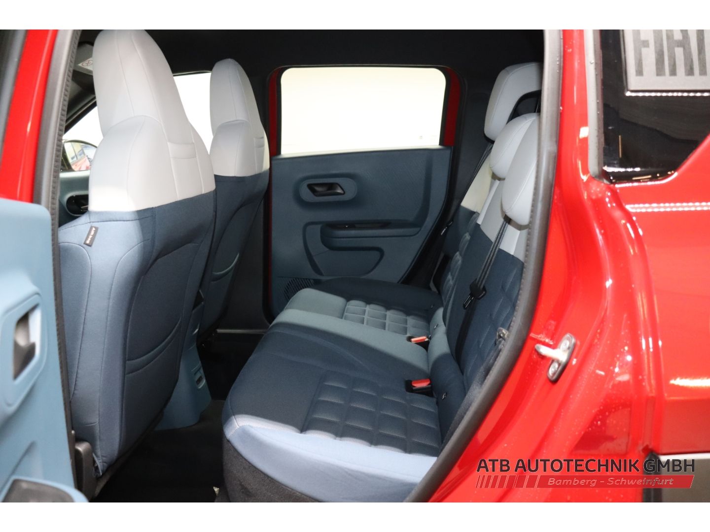 Fahrzeugabbildung Fiat Grande Panda La Prima Hybrid 1.2 eDCT Winter-Pak