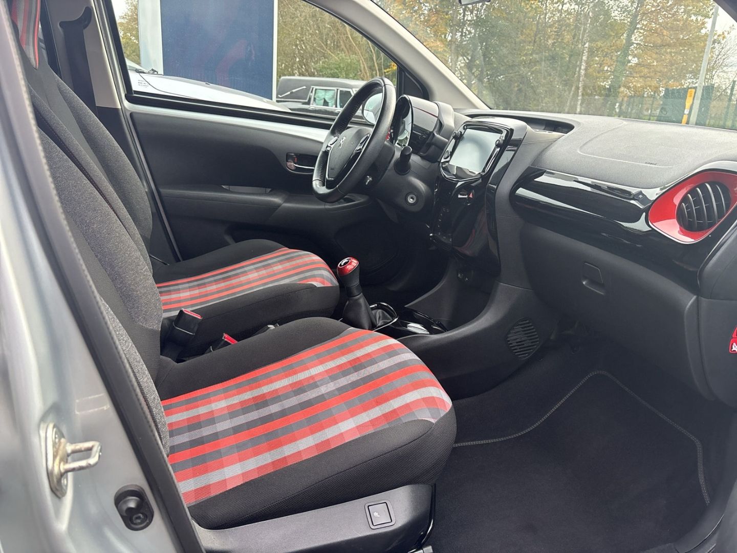 Fahrzeugabbildung Peugeot 108 TOP! VTi 72  El. Verdeck CarPlay SHZ