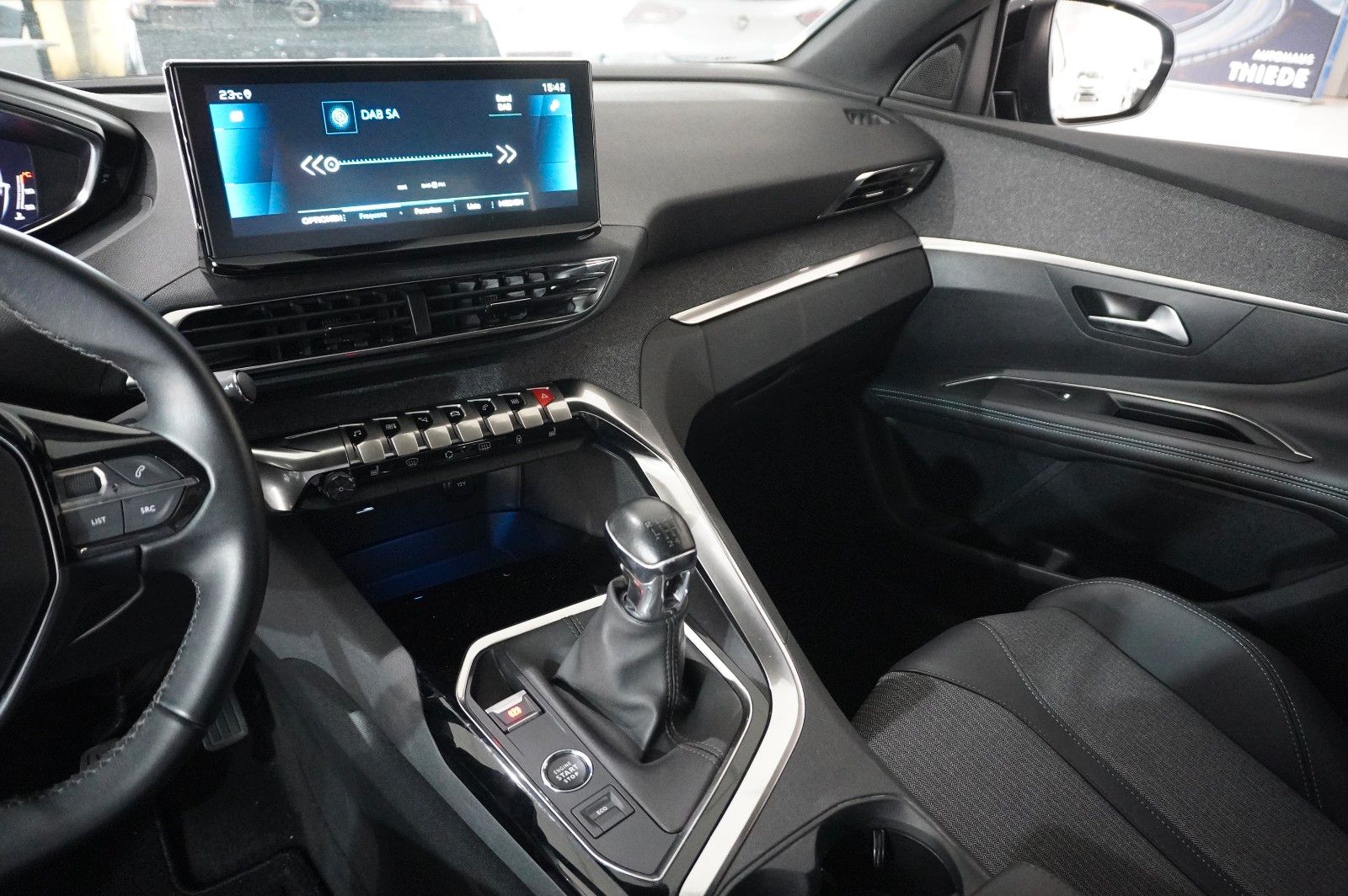 Fahrzeugabbildung Peugeot 3008 1.2T ALLURE PACK NAVI/LED/KAMERA/SH/SPORT