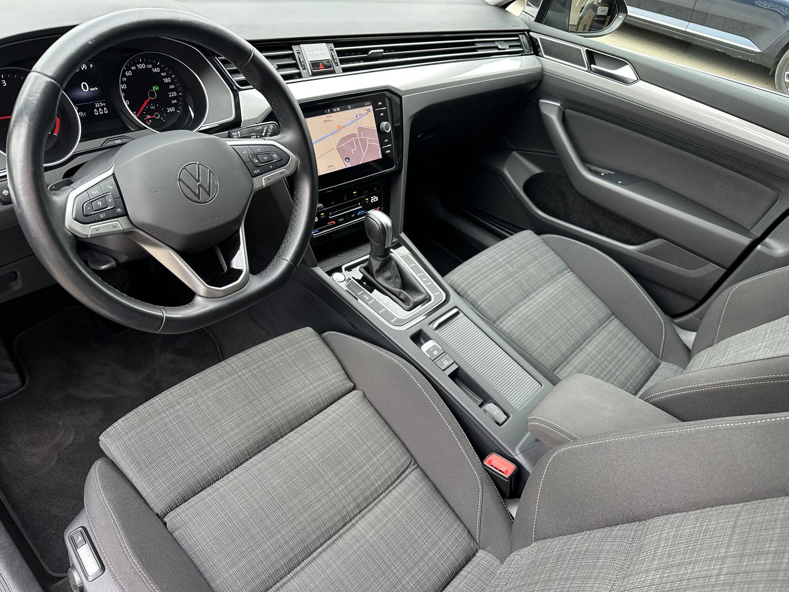 Fahrzeugabbildung Volkswagen Passat Variant 2.0 TDI DSG Business NAV+LED+ACC