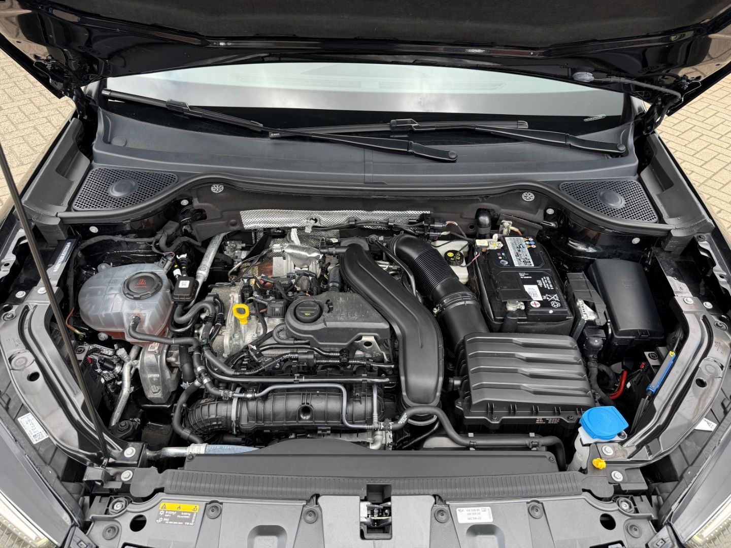 Fahrzeugabbildung SEAT Ateca 1,5 TSI FR LED AHK Navi RFK GJR TWA VZE Te