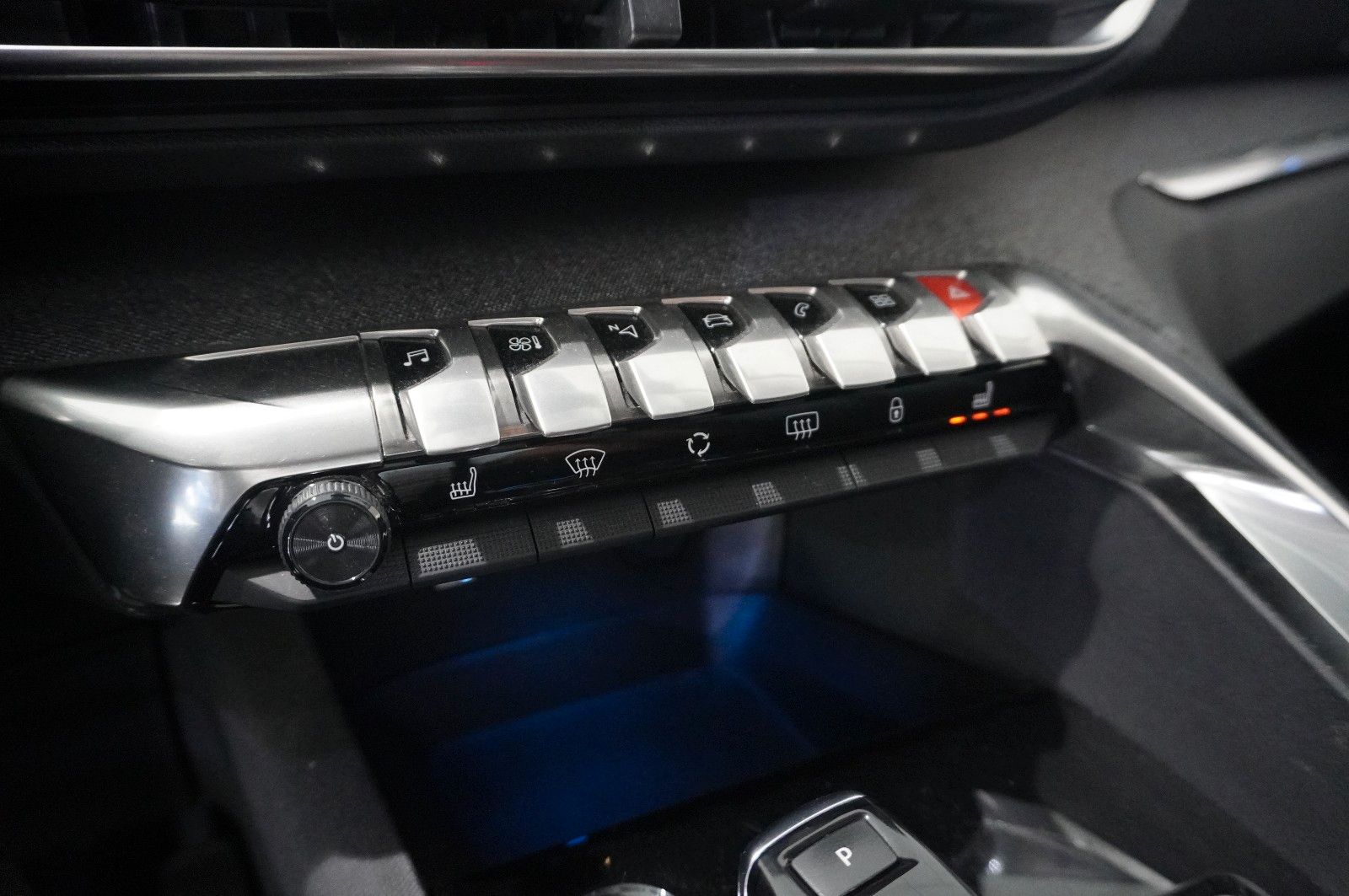 Fahrzeugabbildung Peugeot 5008 1.6D ALLURE 7-SITZER NAVI/KAMERA/SHZ/SPORT