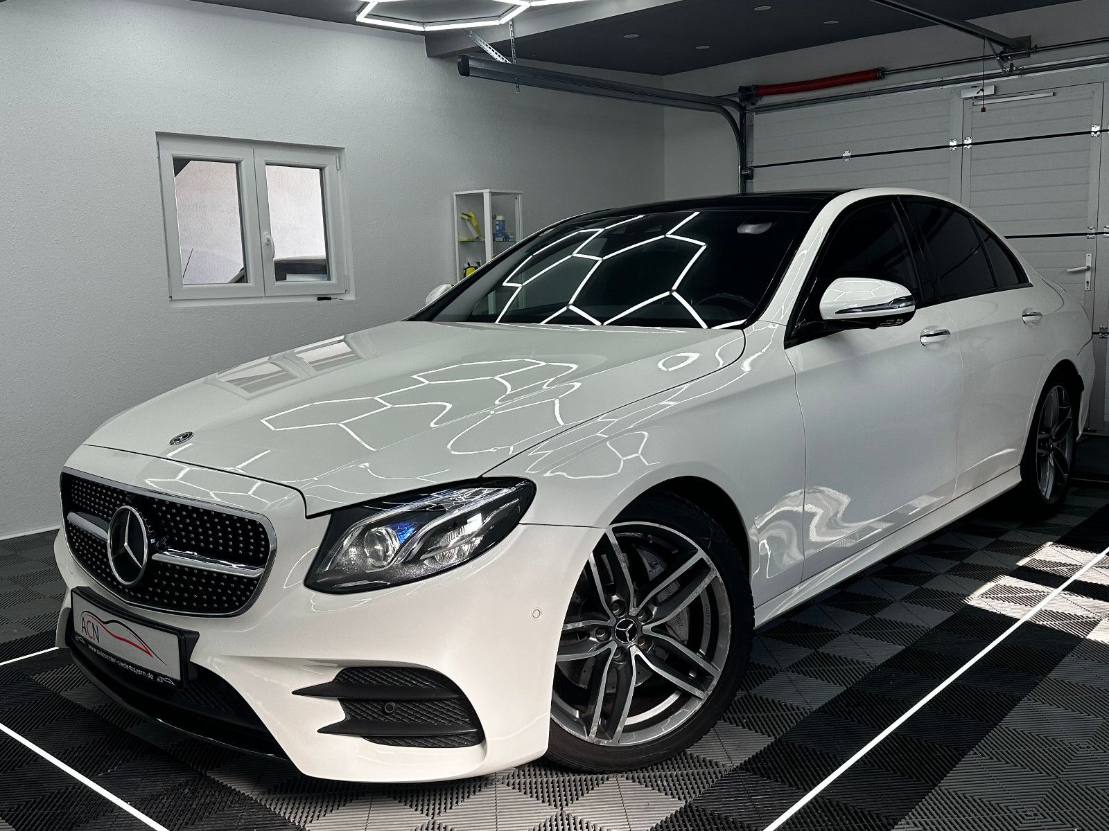 Fahrzeugabbildung Mercedes-Benz E 350d AMG-LINE/WIDESCREEN/360°KAM/PANO/E43 Opt.