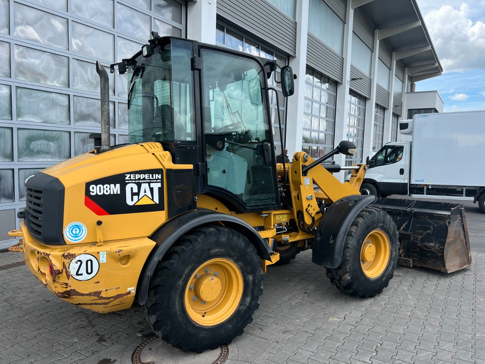 Fahrzeugabbildung CAT 908M / 3.000h / Gabel / Schaufel