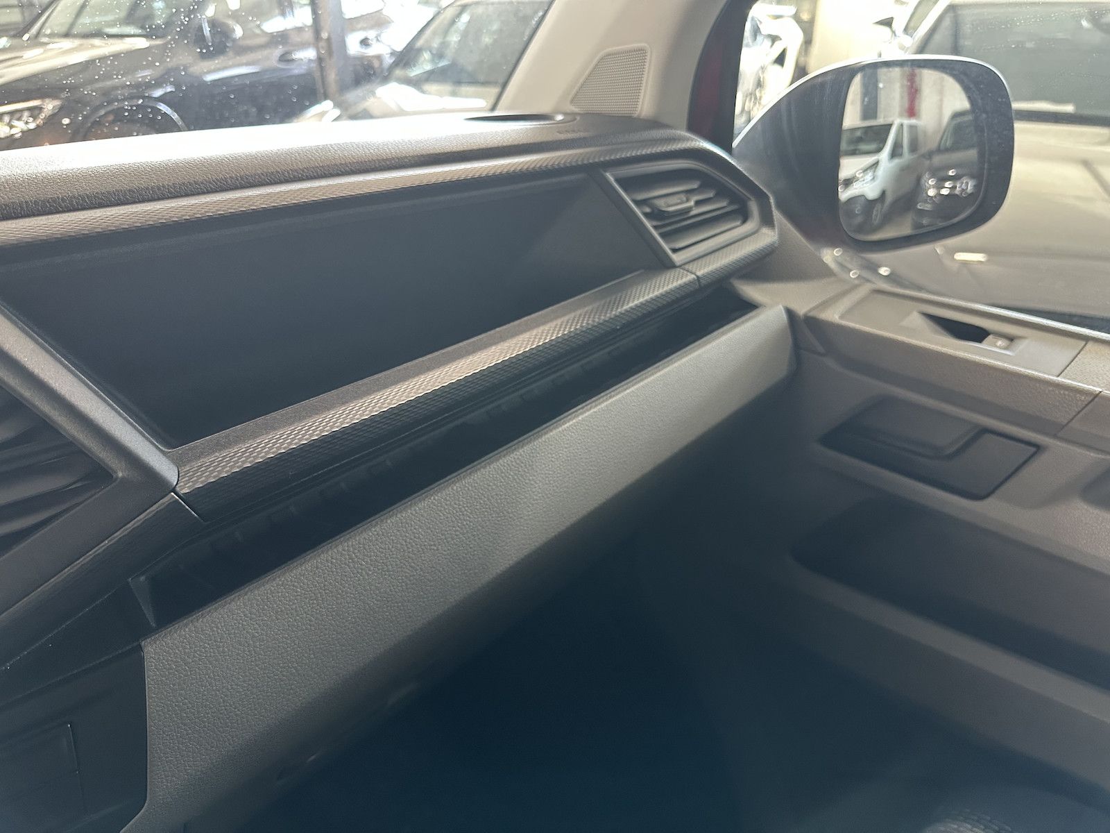 Fahrzeugabbildung Volkswagen T6.1 Transporter 2.0 TDI Kasten lang/Klima//Würt