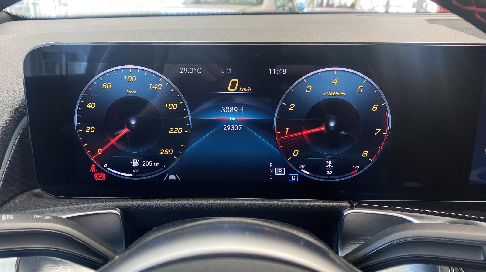 Mercedes-Benz GLB 200 4M 2.Hd AMG Line Pano LED Kam Nightpaket