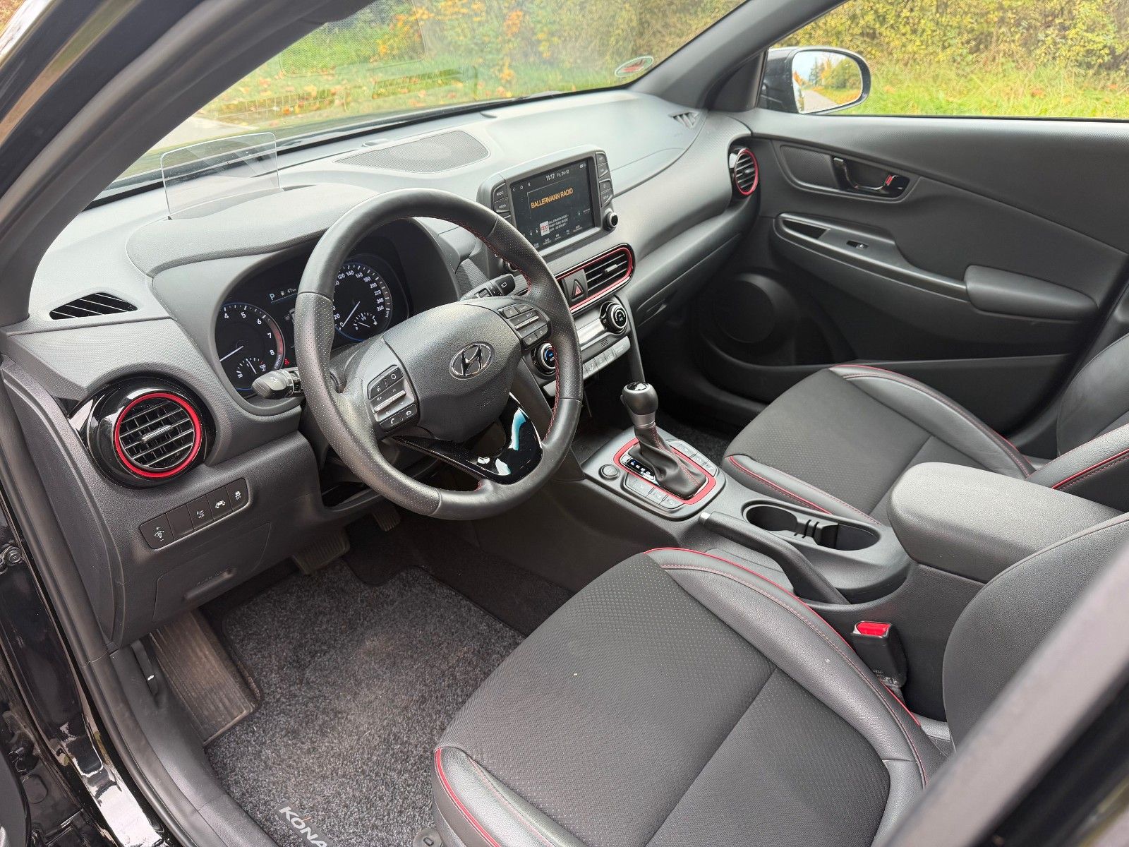 Fahrzeugabbildung Hyundai KONA 1.6T-GDI*Unique*2WD*DCT*RFKamera*Navi*SHZ*
