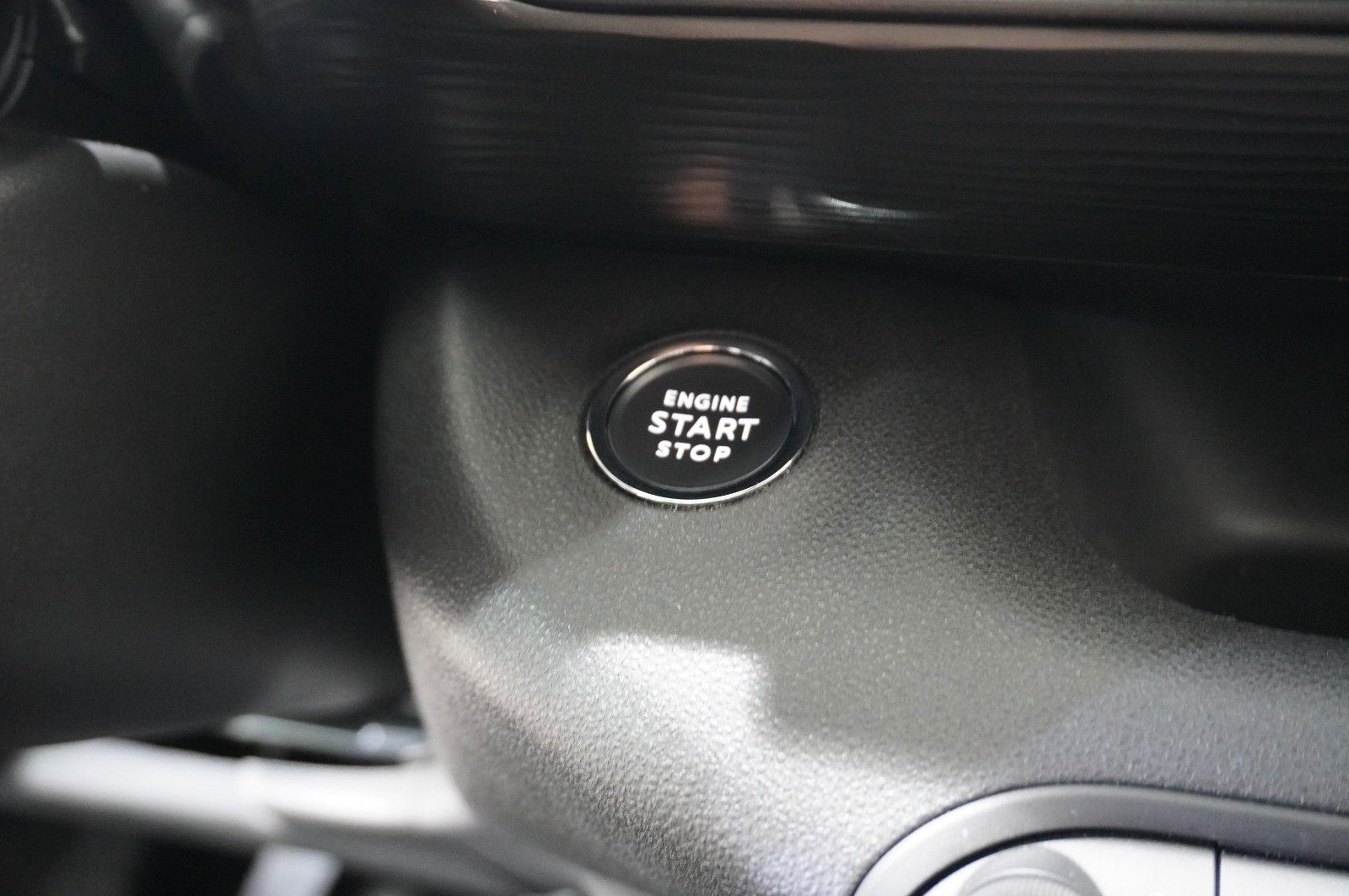 Fahrzeugabbildung Jeep Avenger 1.2 ALTITUDE MY25 NAVI/LED/KAMERA/SH/JBL