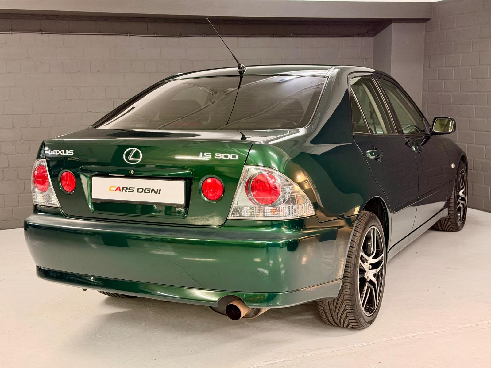 LEXUS IS 300 213 ch BVA 6 cylindres en ligne - 192400 km