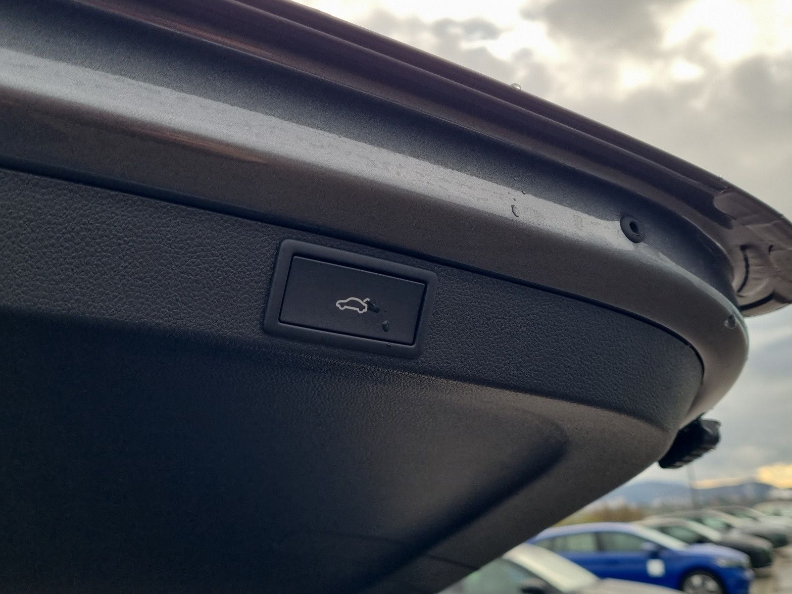 Fahrzeugabbildung SKODA Octavia Combi Tour 2,0 TDI AKH Licht+Sicht+