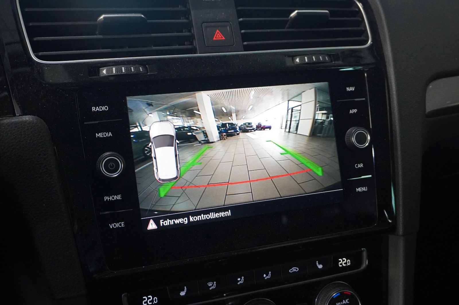 Fahrzeugabbildung Volkswagen Golf VII Lim. 2.0D JOIN NAVI/LED/KAMERA/DYNA./SH