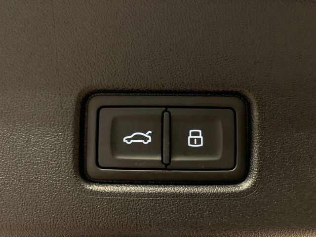 Q4 e-tron 55 QUATTRO S LINE MATRIX+PANO+AHK+AUGM