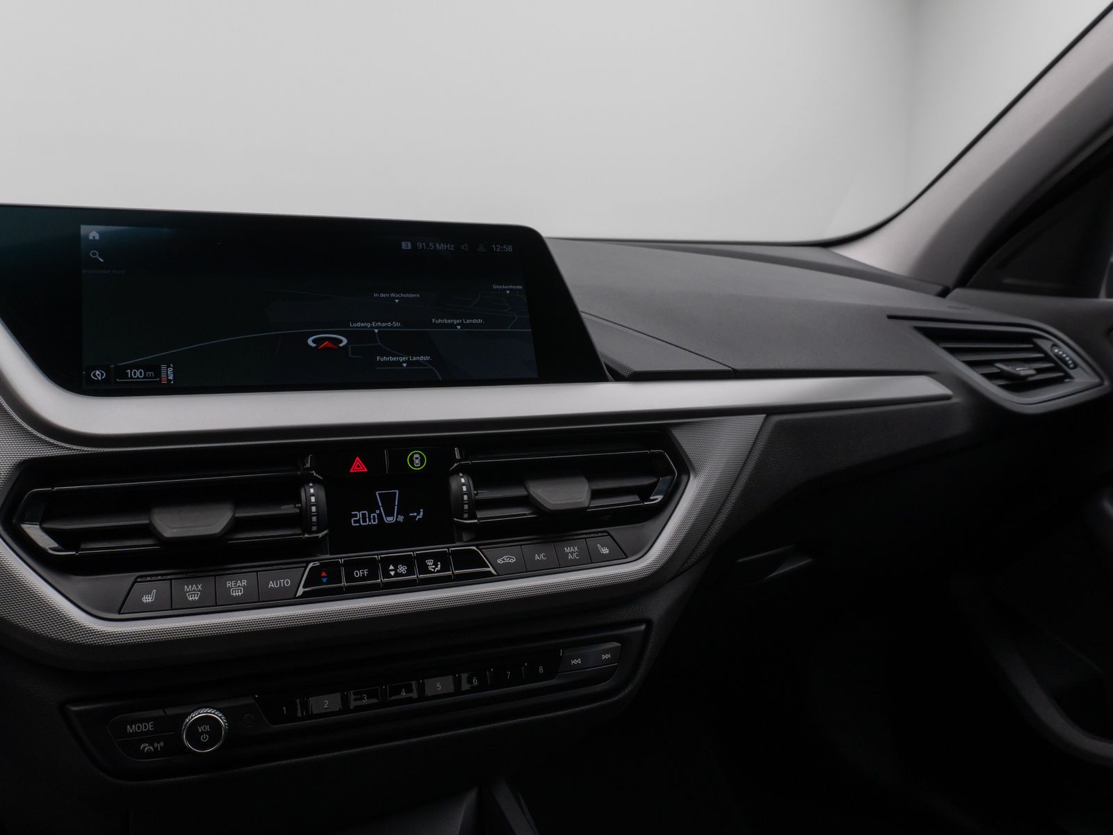 Fahrzeugabbildung BMW 118i DAB CockPitProf LED PDC Geschwindigkeitsreg