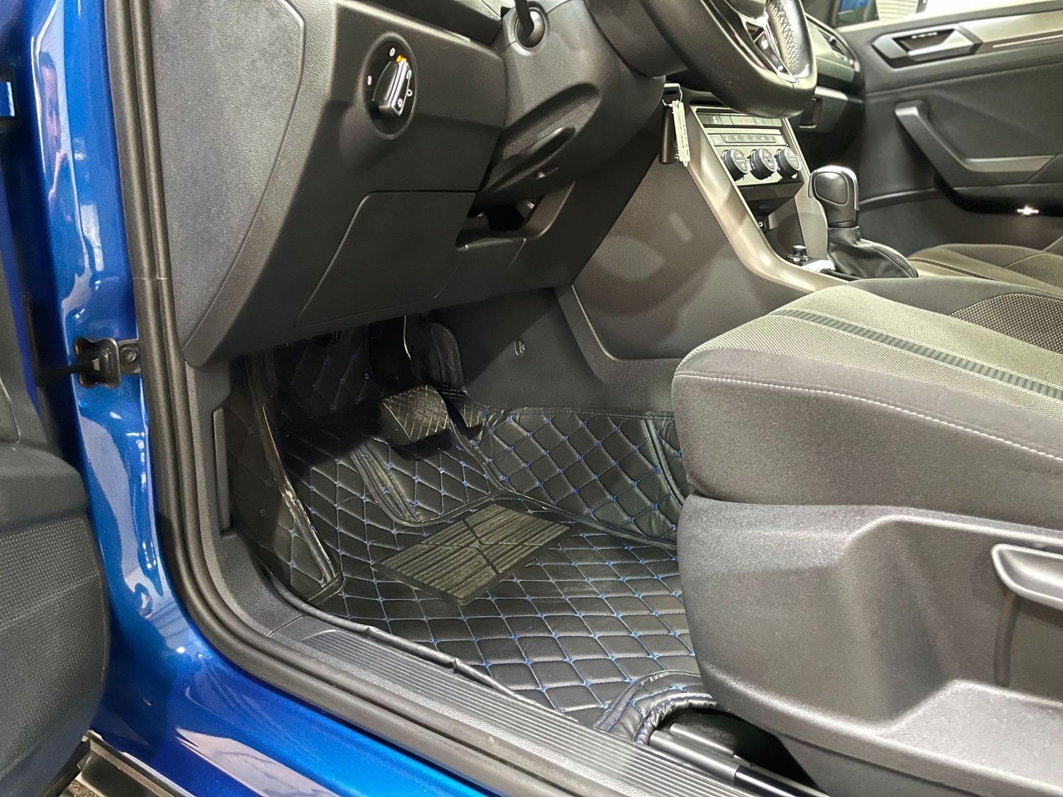 Fahrzeugabbildung Volkswagen T-Roc Style 4Motion #Kamera#CarPlay#Spur