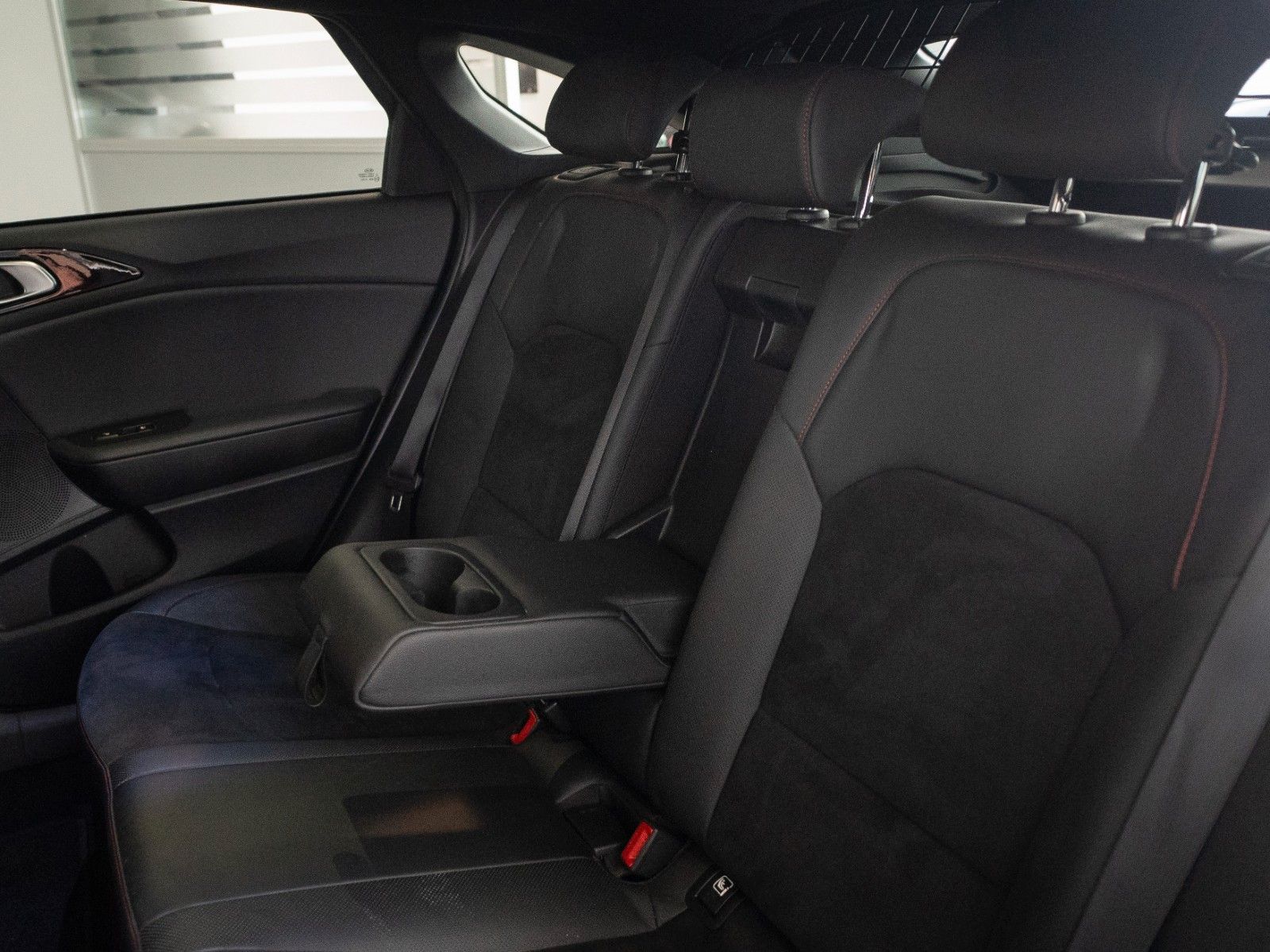 Fahrzeugabbildung Kia ProCeed GT AUTOM./PANO/SITZHZG./LENKRAD HZG./DAB